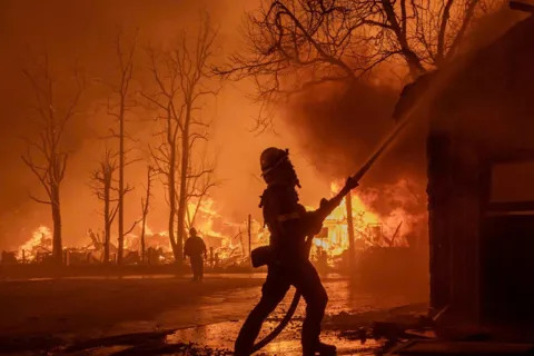 Nhiệt độ toàn cầu chạm mức báo động, các quốc gia tăng tốc hành động khí hậu