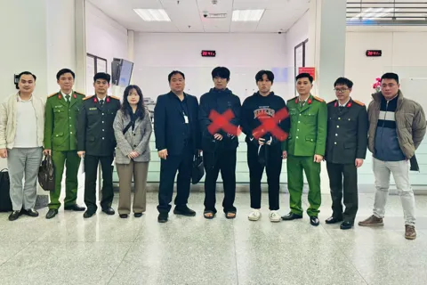 Công an tỉnh Bắc Ninh bắt, bàn giao 2 đối tượng truy nã đỏ của Interpol cho Hàn Quốc