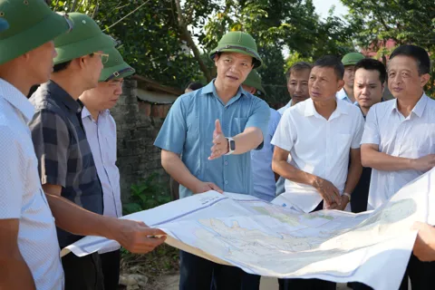 Chủ tịch UBND tỉnh Bắc Ninh kiểm tra công tác khắc phục hậu quả úng, lụt tại xã Hợp Thịnh
