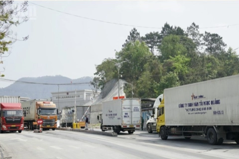 Lạng Sơn: Lưu lượng phương tiện chở hàng xuất khẩu tăng cao, gần 750 xe tồn chờ tại cửa khẩu