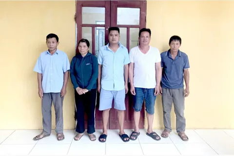 Bắc Ninh: bắt quả tang 5 đối tượng đánh bạc tại phường Phượng Sơn
