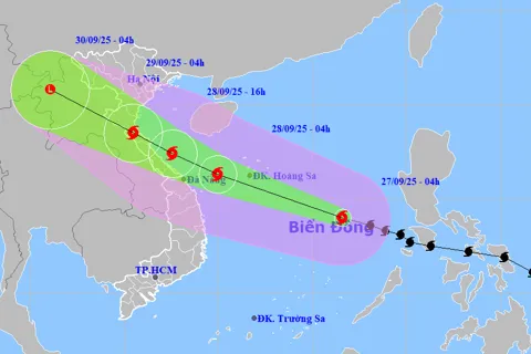 Thủ tướng chỉ đạo tập trung ứng phó bão số 10