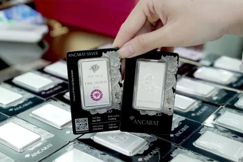 Giá bạc hôm nay 10/11/2025: Bạc trong nước và thế giới tăng mạnh
