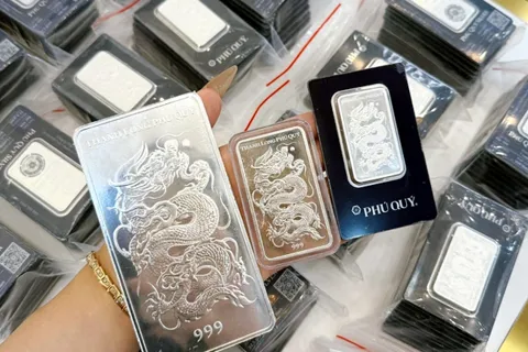 Giá bạc hôm nay 15/11/2025: Bạc thế giới và trong nước đồng loạt lao dốc mạnh