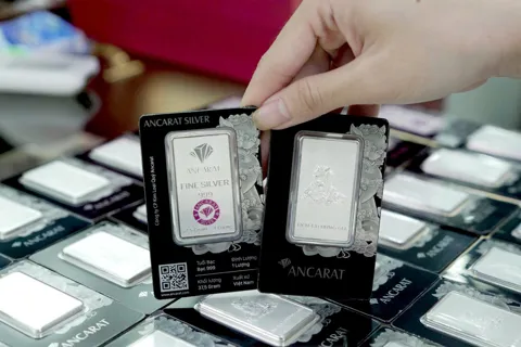 Giá bạc hôm nay 2/12: Bạc thế giới và trong nước duy trì ở mức cao chưa từng thấy