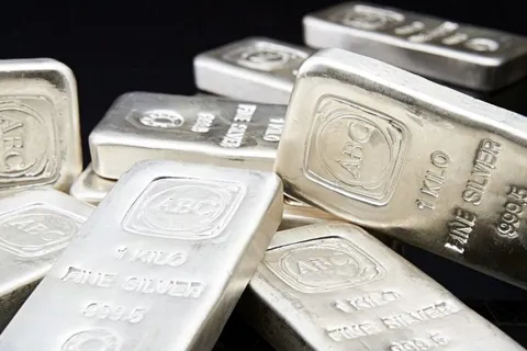 Giá bạc hôm nay 20/11/2025: Tiếp tục tăng mạnh, bạc Phú Quý vượt 2 triệu đồng/lượng