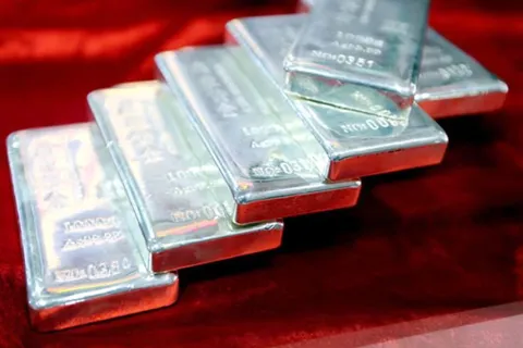 Giá bạc hôm nay 26/10: Bạc trong nước và thế giới ổn định, giá vẫn neo ở mức cao