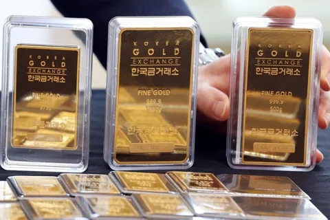 Giá vàng hôm nay 23/10: Vàng SJC và vàng nhẫn tiếp tục giảm, rời xa mốc 150 triệu đồng/lượng