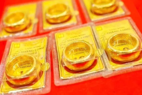 Giá vàng hôm nay 25/11: Vàng miếng SJC và vàng nhẫn bất ngờ tăng rất mạnh
