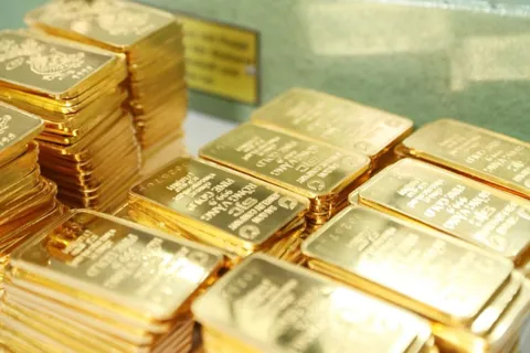Giá vàng hôm nay 31/10: Vàng SJC và vàng nhẫn bất ngờ tăng rất mạnh