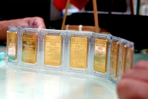 Giá vàng hôm nay 4/11: Vàng SJC và vàng nhẫn biến động mạnh, nhưng khó bứt phá