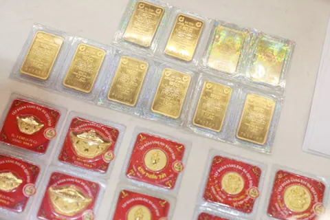 Giá vàng hôm nay 5/10: Vàng SJC đứng ở mức đỉnh 138,6 triệu đồng/lượng