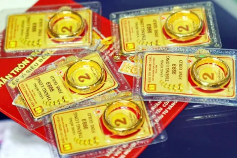 Giá vàng hôm nay 9/11: Vàng SJC và vàng nhẫn giữ giá ở mức cao, rủi ro đầu tư tăng