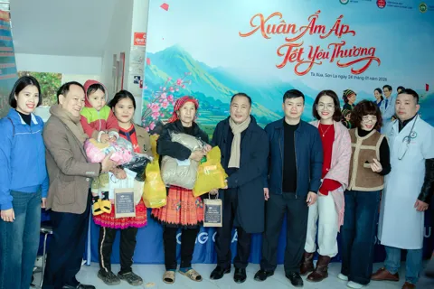 “Xuân ấm áp - Tết yêu thương”: Hành trình sẻ chia đầy nhân văn nơi vùng cao Sơn La