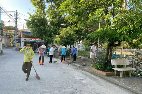 Thi đua xây dựng phường Phú Lương “sáng - xanh - sạch - đẹp”
