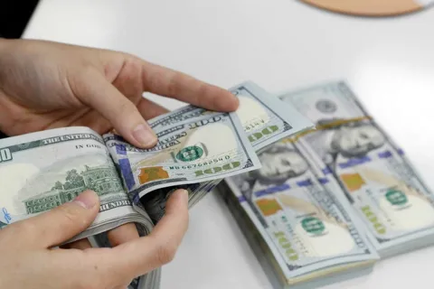 Tỷ giá USD hôm nay 11/10: Thị trường tự do và trong ngân hàng chững giá