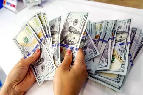 Tỷ giá USD hôm nay 17/12/2025: USD thị trường tự do phục hồi, trong ngân hàng vẫn giảm