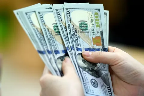 Tỷ giá USD hôm nay 24/12/2025: Thị trường tự do bất ngờ tăng mạnh, trong ngân hàng đi ngang