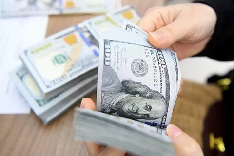 Tỷ giá USD hôm nay 4/10: Trong ngân hàng giảm mạnh, thị trường tự do tăng nhẹ