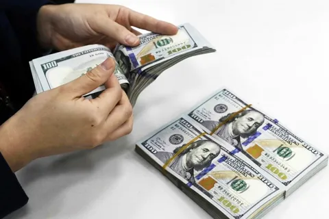 Tỷ giá USD hôm nay 5/10: Thị trường tự do tăng mạnh