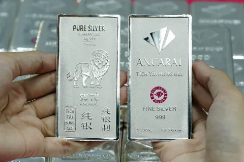 Giá bạc hôm nay 16/1/2026: Thị trường phân hóa, bạc Ancarat giảm mạnh