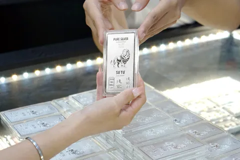 Giá bạc hôm nay 2/2/2026: Bạc Phú Quý, Ancarat tiếp tục lao dốc, xu hướng giảm vẫn chiếm ưu thế