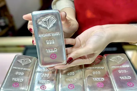 Giá bạc hôm nay 18/1/2026: Bạc nội địa tăng hơn 10 triệu đồng/kg trong tuần, đang chịu nhiều áp lực điều chỉnh
