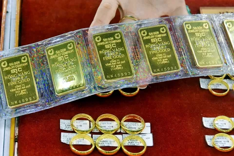 Giá vàng hôm nay 12/1/2026: Vàng SJC và vàng nhẫn tiếp tục tăng mạnh, dự báo vượt đỉnh lịch sử