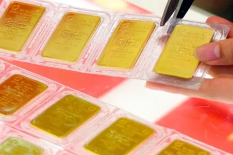 Giá vàng hôm nay 30/1: Vàng SJC và vàng nhẫn lao dốc mạnh, dự báo tiếp tục rơi tự do