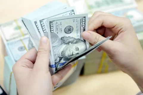 Tỷ giá USD hôm nay 28/12/2025: Thị trường tự do tăng nhẹ, trong ngân hàng đi ngang