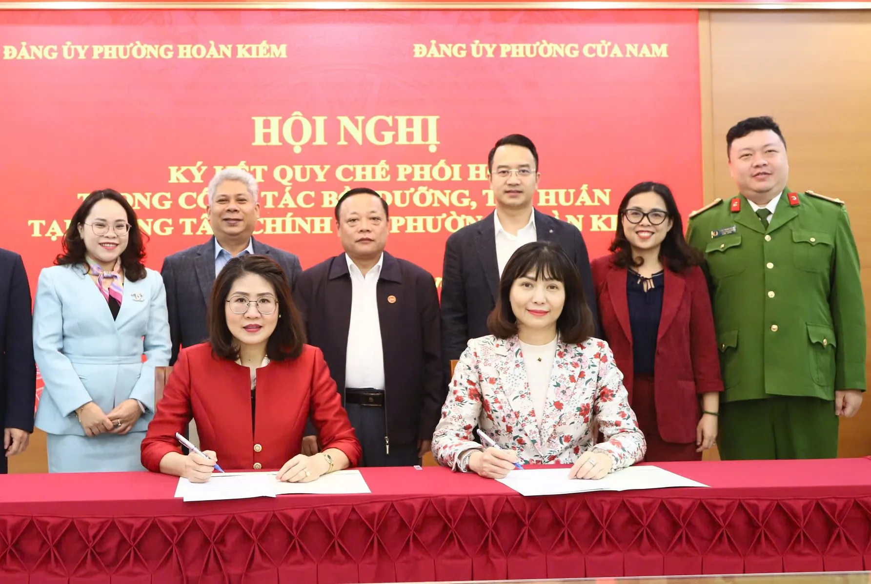 Phường Hoàn Kiếm và phường Cửa Nam ký kết Quy chế phối hợp công tác bồi dưỡng, tập huấn tại Trung tâm Chính trị