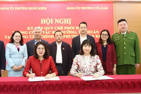 Phường Hoàn Kiếm và phường Cửa Nam ký kết Quy chế phối hợp công tác bồi dưỡng, tập huấn tại Trung tâm Chính trị