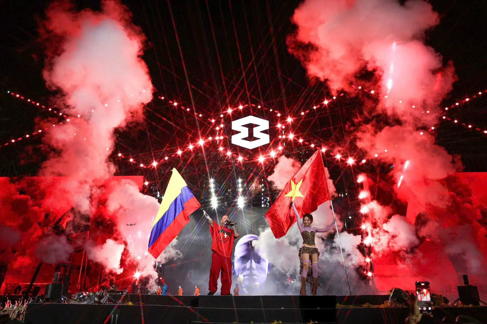 Đưa G-DRAGON 2025 WORLD TOUR [Übermensch] về Việt Nam, 8Wonder biến điều không thể thành có thể