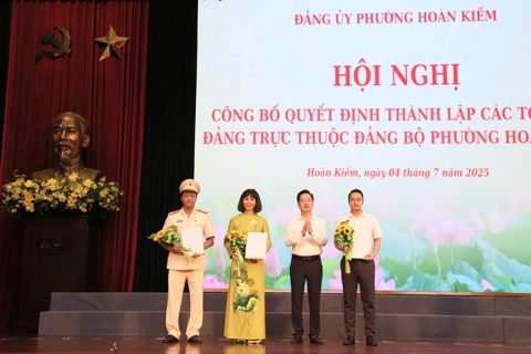 Công bố quyết định thành lập các tổ chức Đảng trực thuộc Đảng bộ phường Hoàn Kiếm