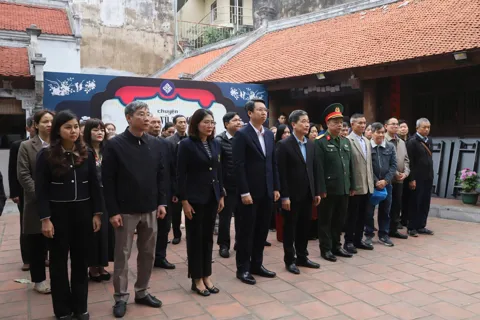 Phường Cửa Nam dâng hương tưởng niệm Anh hùng liệt sĩ nhân dịp Tết Bính Ngọ 2026