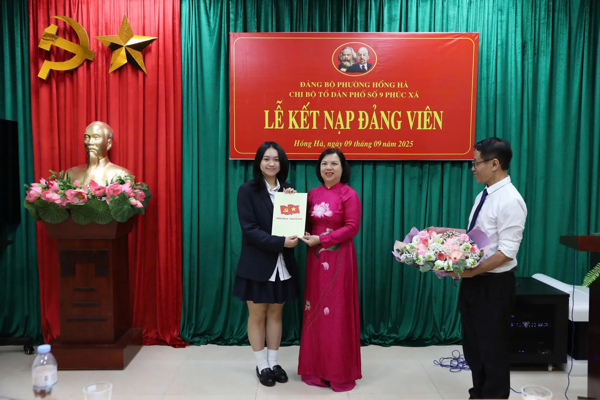 Phường Hồng Hà kết nạp đảng viên là học sinh trung học phổ thông