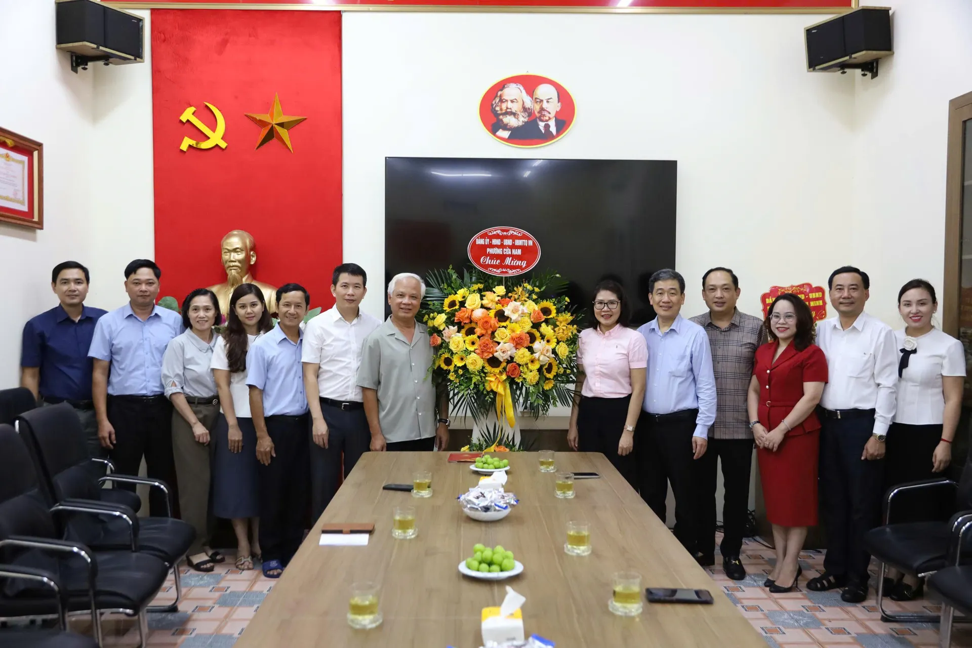 Phường Cửa Nam: thăm hỏi, tặng quà người cao tuổi có hoàn cảnh khó khăn
