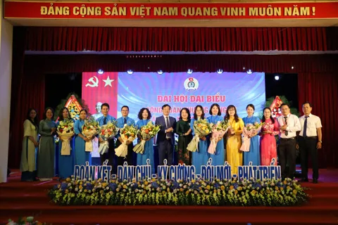 Xây dựng Công đoàn phường Hồng Hà vững mạnh, là chỗ dựa tin cậy của người lao động