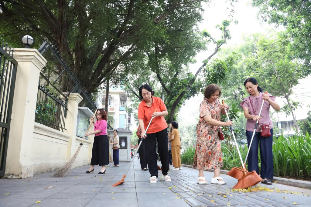 Phường Cửa Nam tổng vệ sinh môi trường, đẩy mạnh phong trào “Sáng – xanh – sạch – đẹp”