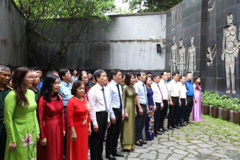 Phường Cửa Nam dâng hương tưởng niệm các anh hùng liệt sĩ