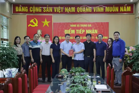 Phường Cửa Nam: trao quà hỗ trợ người dân bị ảnh hưởng mưa lũ
