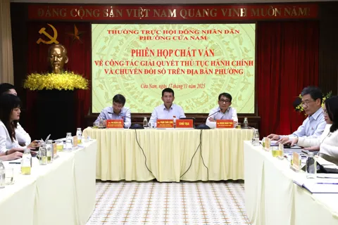 HĐND phường Cửa Nam chất vấn về công tác giải quyết thủ tục hành chính và chuyển đổi số