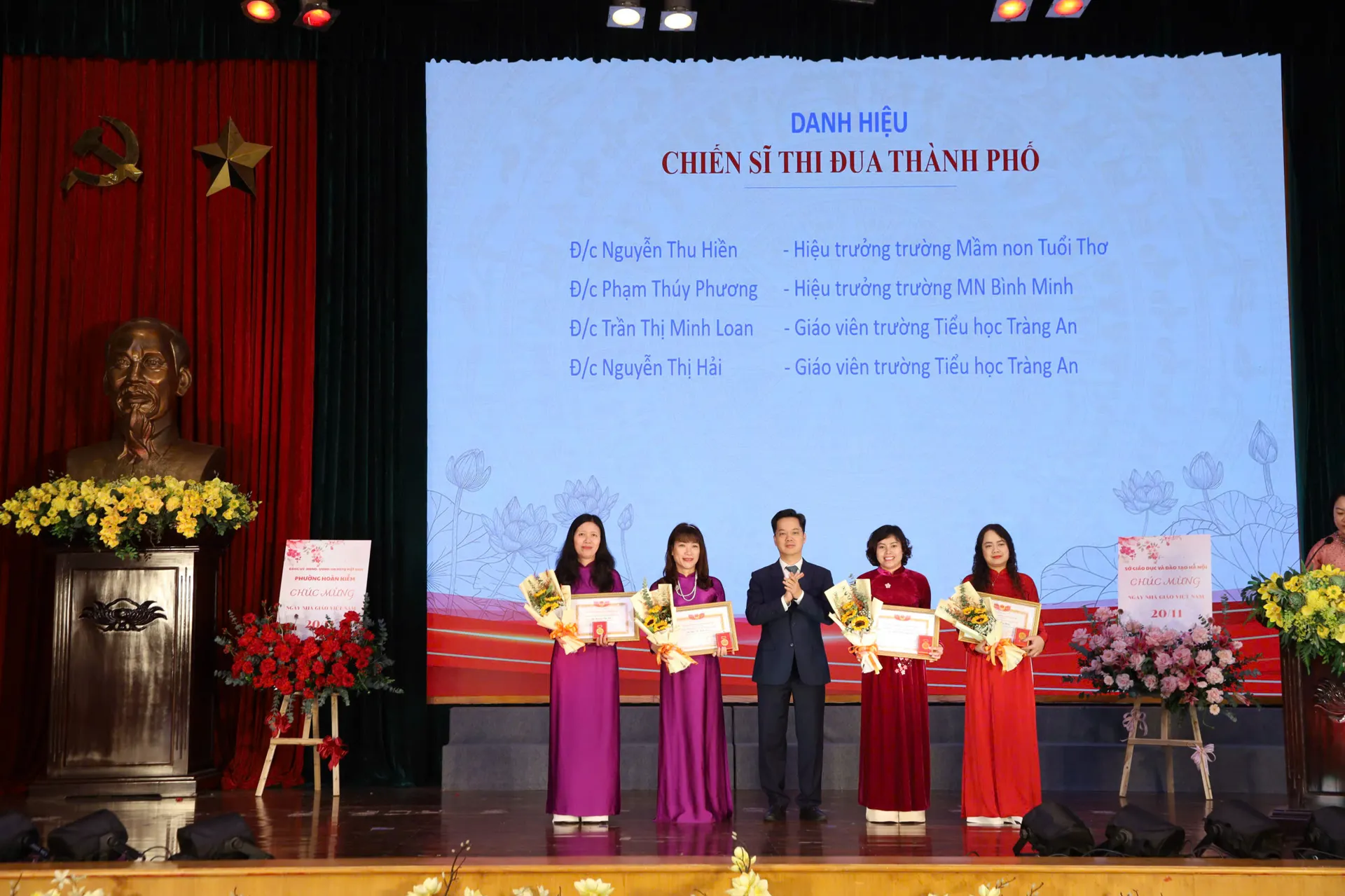 Phường Hoàn Kiếm kỷ niệm 43 năm Ngày Nhà giáo Việt Nam