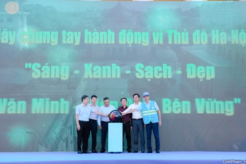 Hà Nội phát động ra quân tổng vệ sinh môi trường
