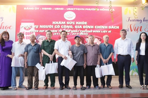 Phường Hồng Hà tổ chức trang trọng, thiết thực các hoạt động kỷ niệm Ngày Thương binh - Liệt sĩ