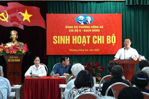 Phường Hồng Hà: tăng cường công tác lãnh đạo cơ sở qua hoạt động dự sinh hoạt chi bộ tháng 8/2025