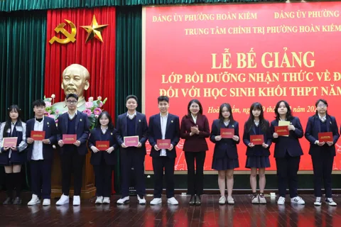 Chú trọng phát triển Đảng trong học sinh trung học phổ thông