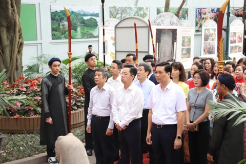 Quận Hoàn Kiếm: dâng hương kỷ niệm 597 năm ngày vua Lê Thái Tổ đăng quang
