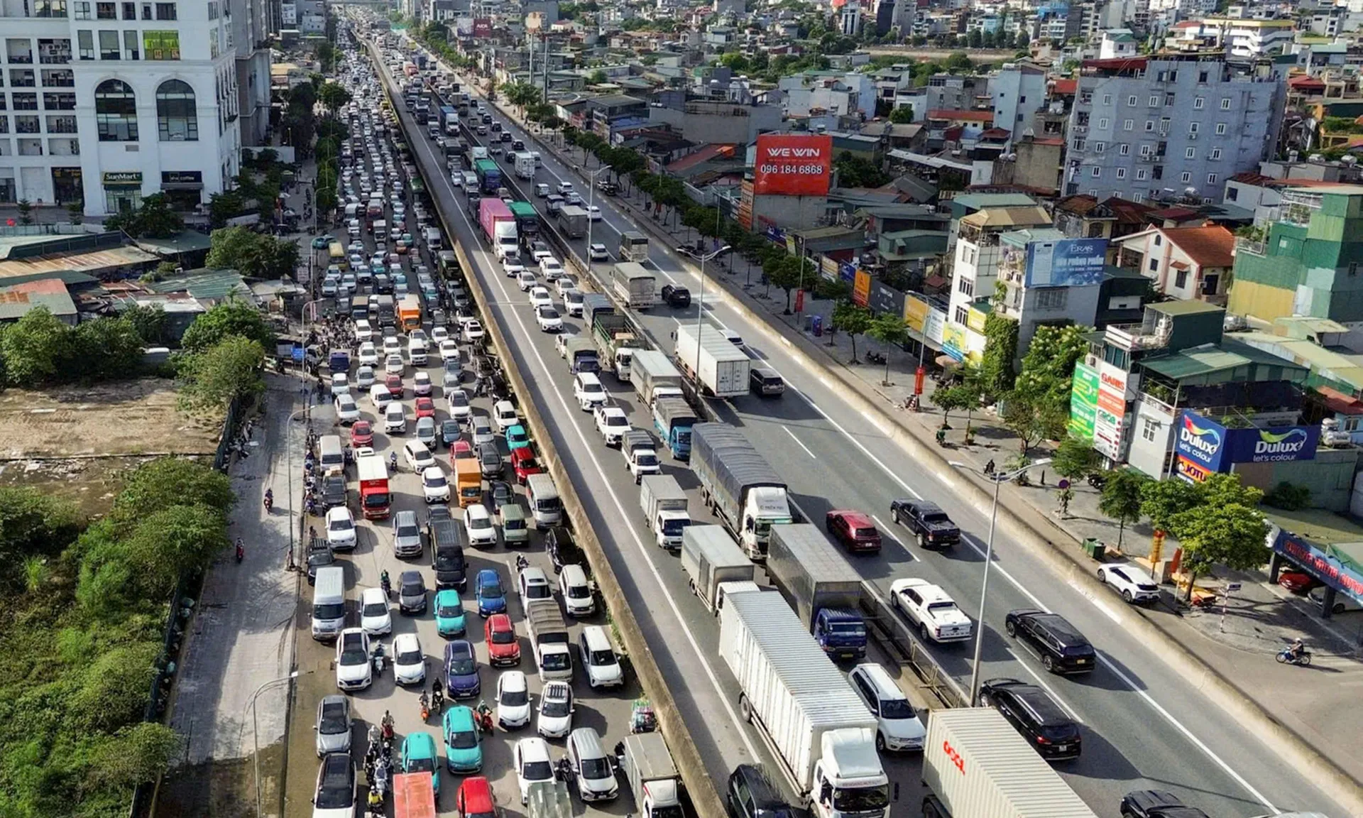 Vành đai 3 quá tải, CSGT Hà Nội khuyến cáo người dân di chuyển an toàn