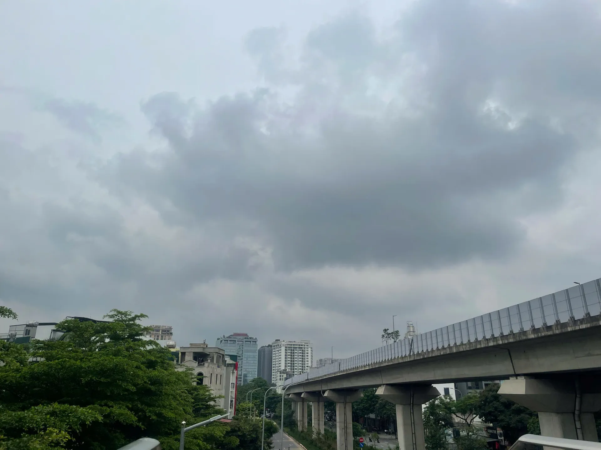 Thời tiết ngày 31/8/2025: Miền Bắc, Hà Nội mưa to, trời mát